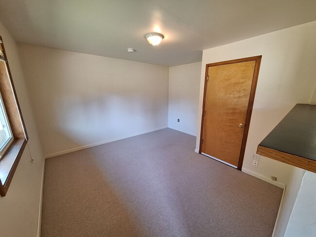 Building Photo - 5867 Madrona Dr