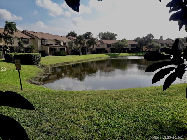 Building Photo - 3960 Cocoplum Cir