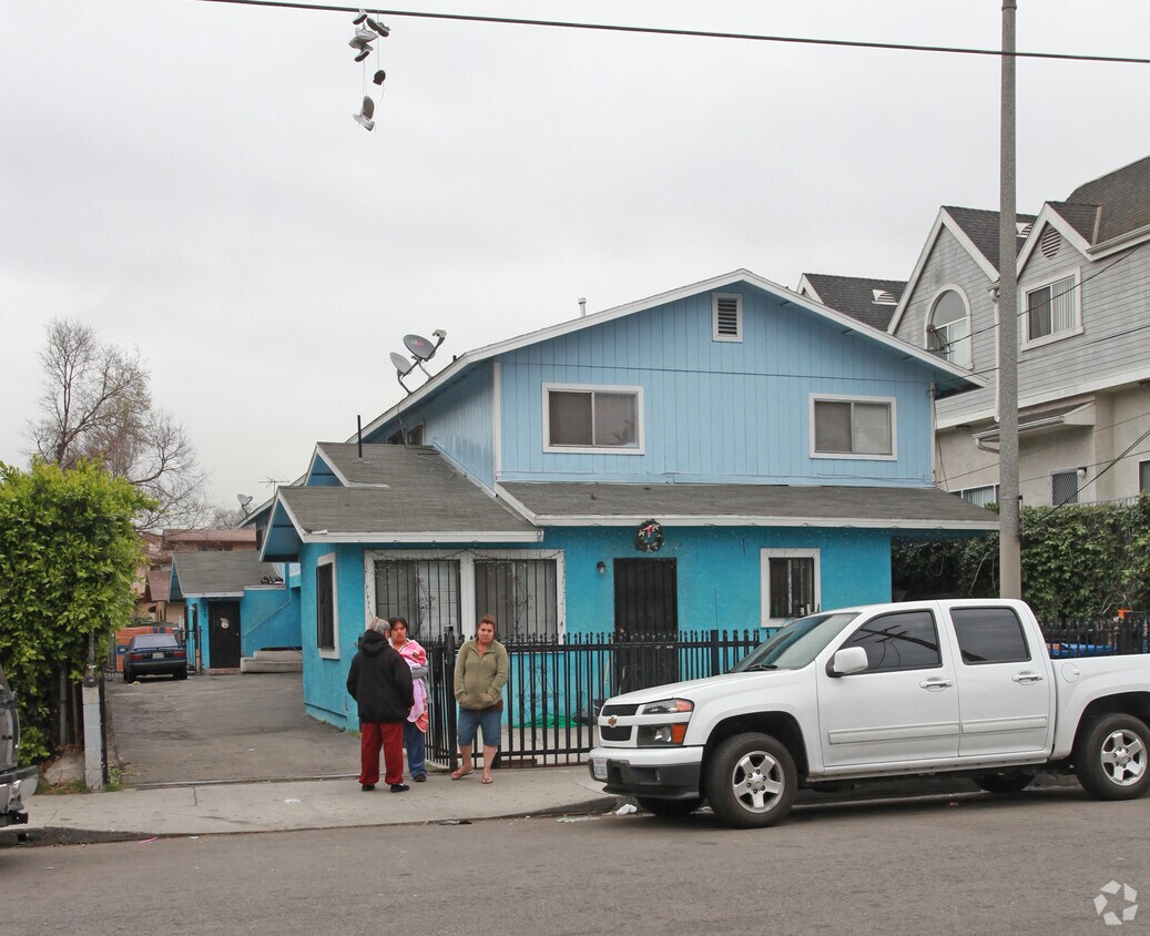 Building Photo - 637 E 27th St