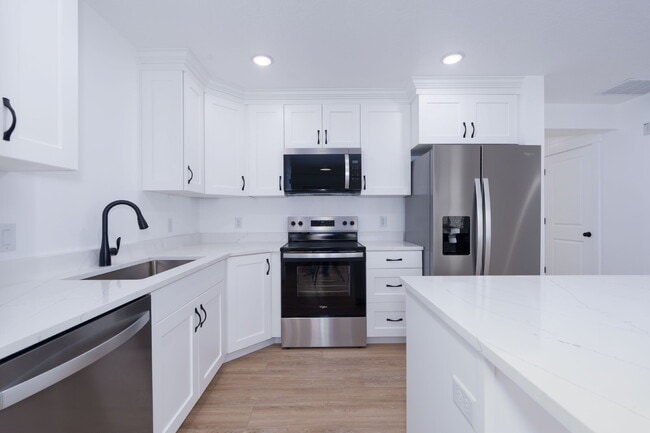 Foto del edificio - Spacious & Comfortable Home in Quiet Vernal Neighborhood