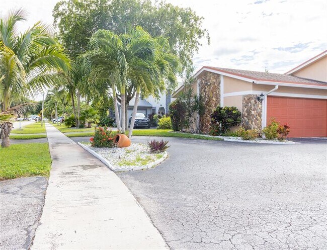 Foto del edificio - 7480 NW 37th Ct