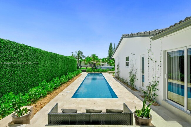 Foto del edificio - 2830 NE 56th Ct