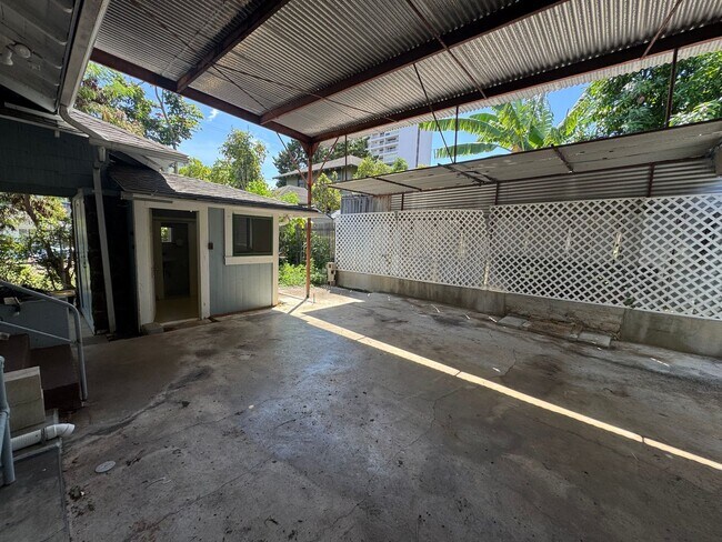 Foto del edificio - For Rent – 3BR/2BA Home + Detached Studio ...