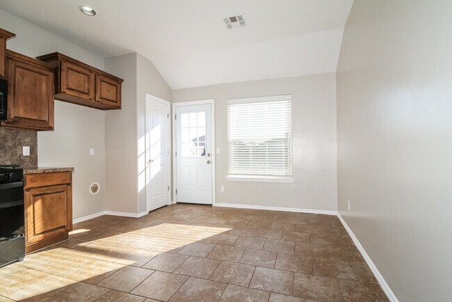 Building Photo - Inviting 4 bed 2 bath home!