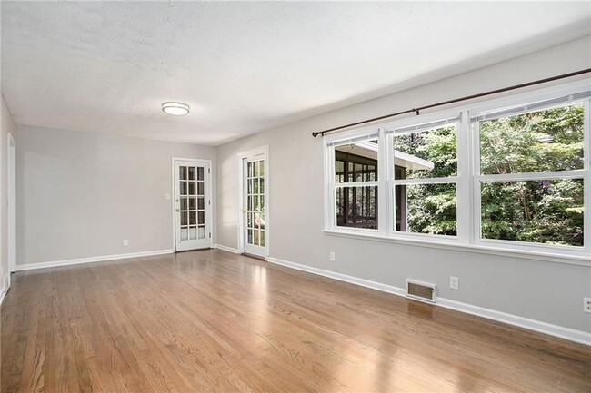Building Photo - 1768 Briarlake Cir