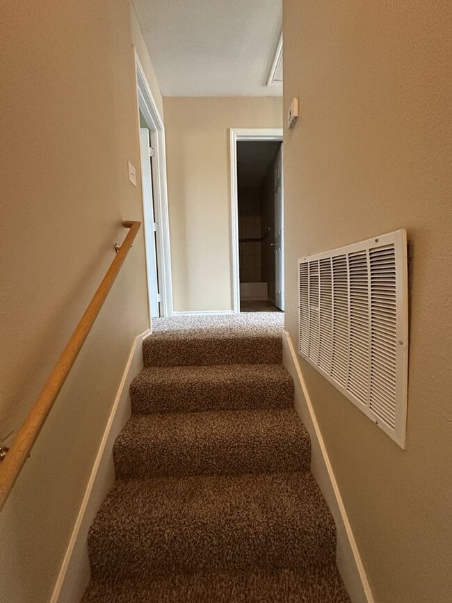 Foto del edificio - AVAILABLE NOW!