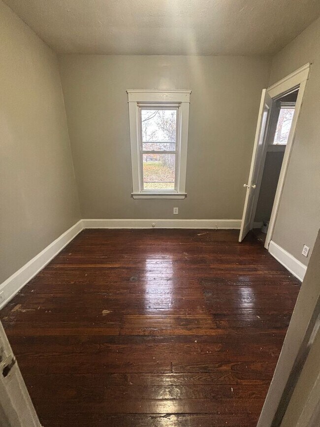 Foto del edificio - 3470 E 125th St