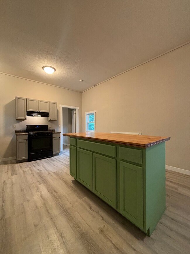 Foto del edificio - Recently Remodeled 1 bedroom 1 bathroom Ho...