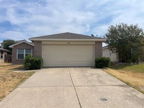 Building Photo - 1005 Post Oak Trail