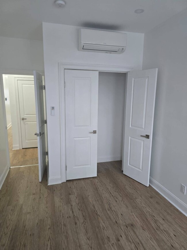 Building Photo - 2050 Strauss St