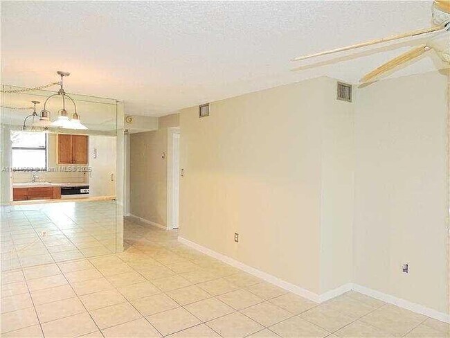 Foto del edificio - 6010 Shaker Wood Cir