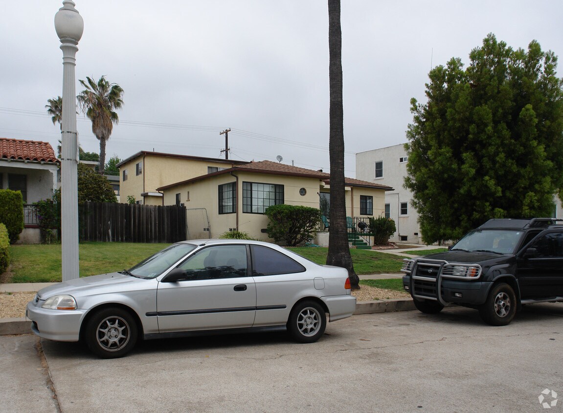 Foto del edificio - 928-930 Wilbur Ave