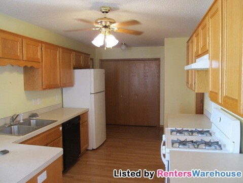 Building Photo - 304 Creekside Dr