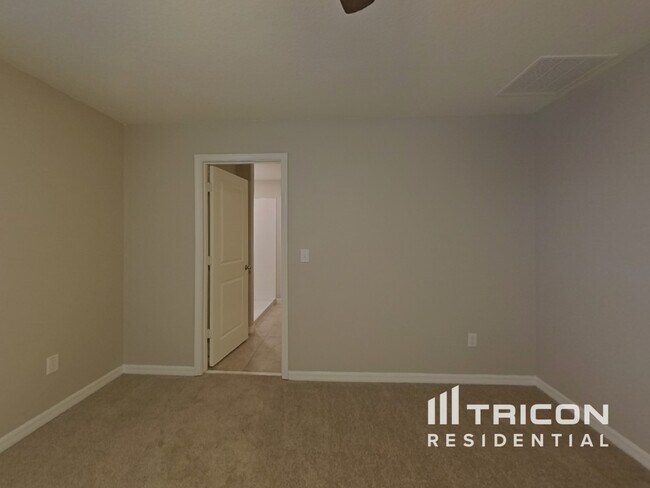 Foto del edificio - 10015 RoseMary Leaf Ln