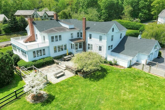 Building Photo - 274 Ridgefield Rd
