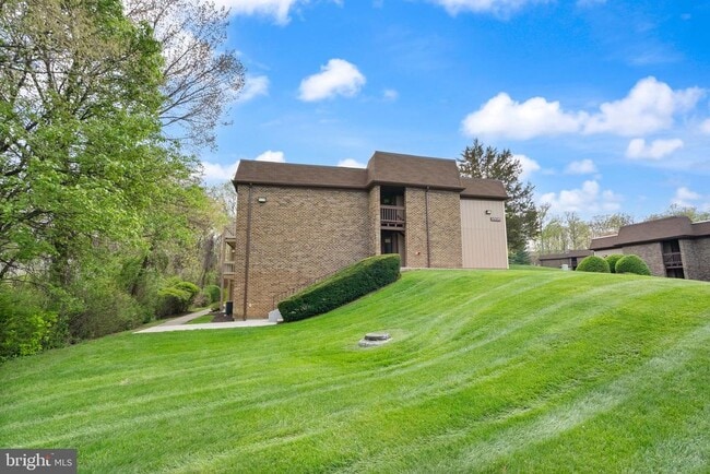 Building Photo - 8511 Barrington Ct
