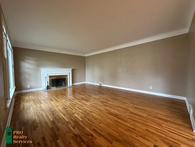Building Photo - 3 Bedroom Home in St. Paul