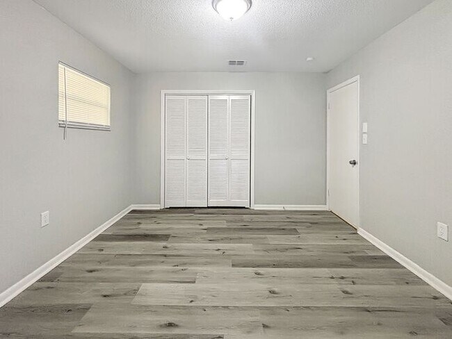 Foto del edificio - Bright & Inviting 4-Bedroom Home with Mode...