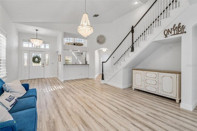 Foto del edificio - Stunning Custom Rental in Gated 55+ Royal ...