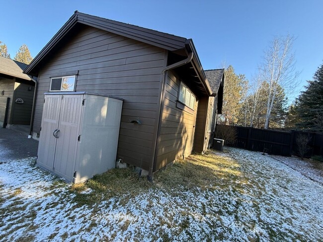 Building Photo - 3 Bedroom, 2 Bathroom Single-Level Duplex in The Stonegate Community