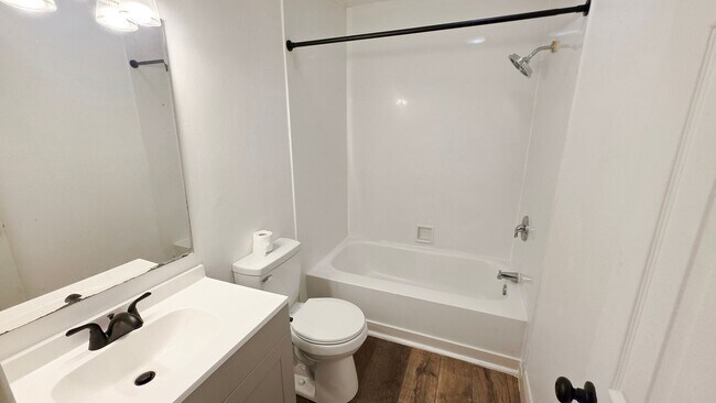 Foto del edificio - 2026-2028 S Fairway Ave