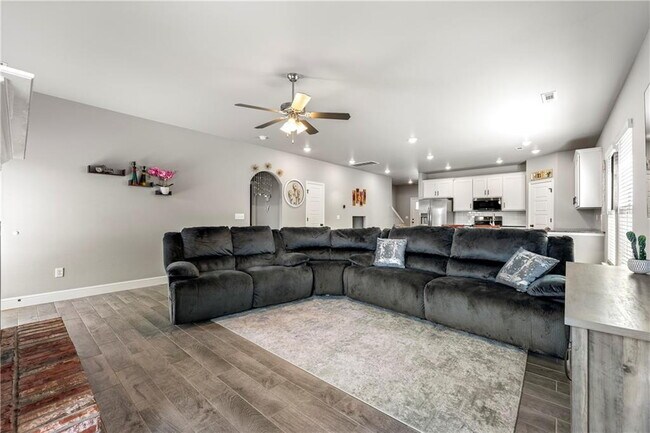 Building Photo - 2041 Tallgrass Ter