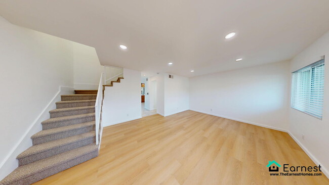 Foto del edificio - Spacious & Modern 3-Bedroom Condo in Prime...