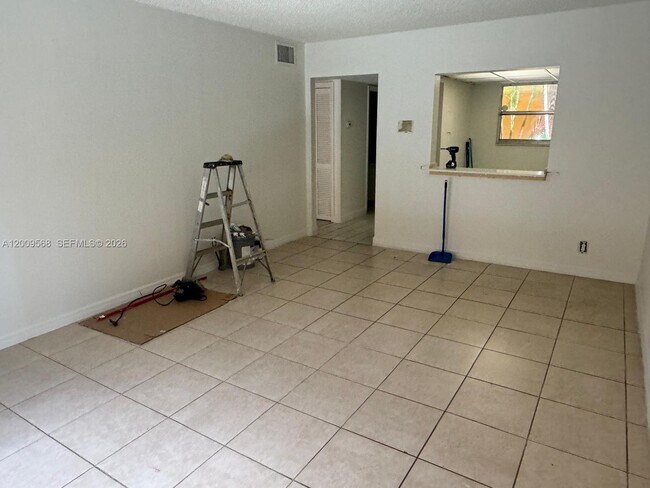 Foto del edificio - 18111 NW 68th Ave