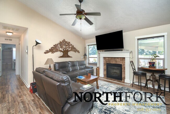 Foto del edificio - Superb Star Home With Move-in Credit opportunity - HOME IS NOT FURNISHED