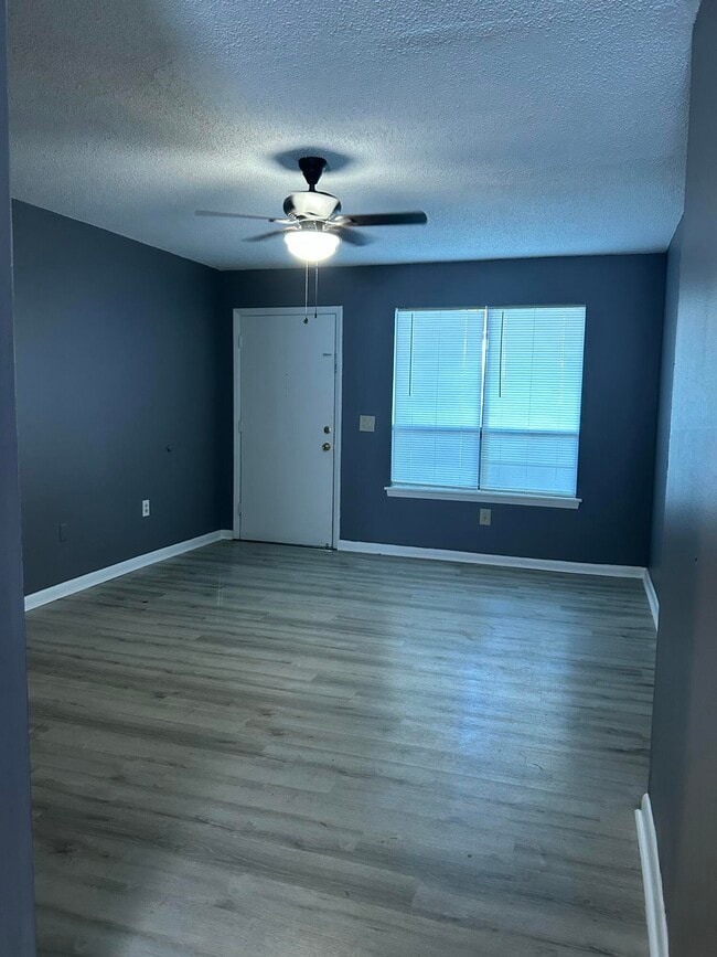 Building Photo - 251 Rast St