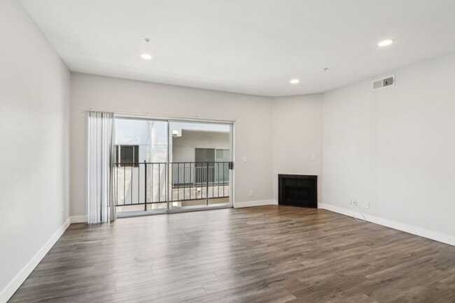 Interior Photo - 7057 Lanewood Ave