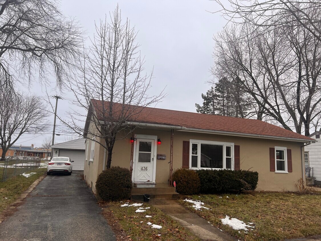 436 E Edwards Ave, Carpentersville, IL 60118 House Rental in