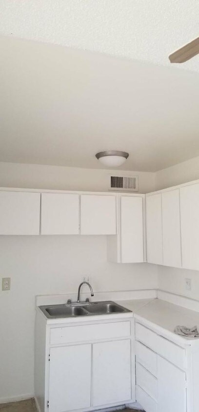 Foto principal - 535 W Barnard St