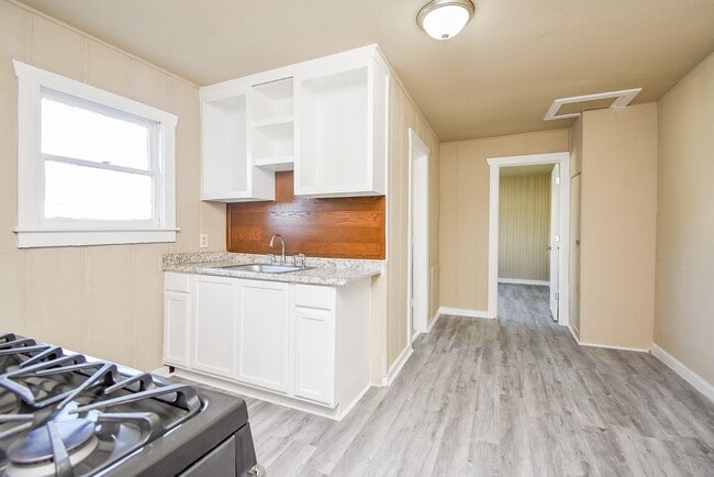 Building Photo - 1413 Mcneil St