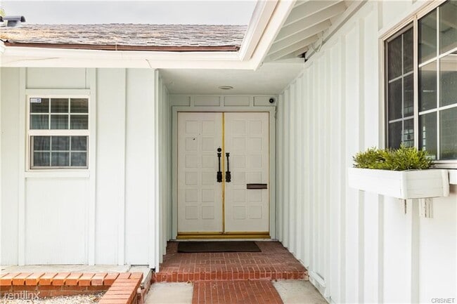Building Photo - 3 br, 2 bath House - 10128 Gladbeck Ave