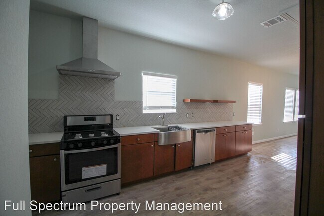 Building Photo - 3 br, 2 bath House - 410 Cactus St