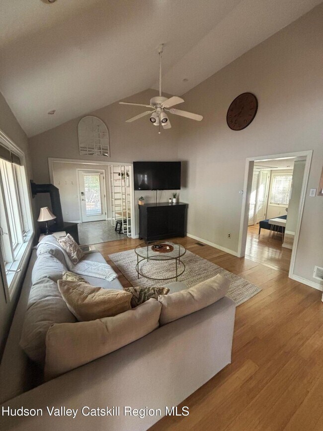 Building Photo - 419 SW Colony Rd