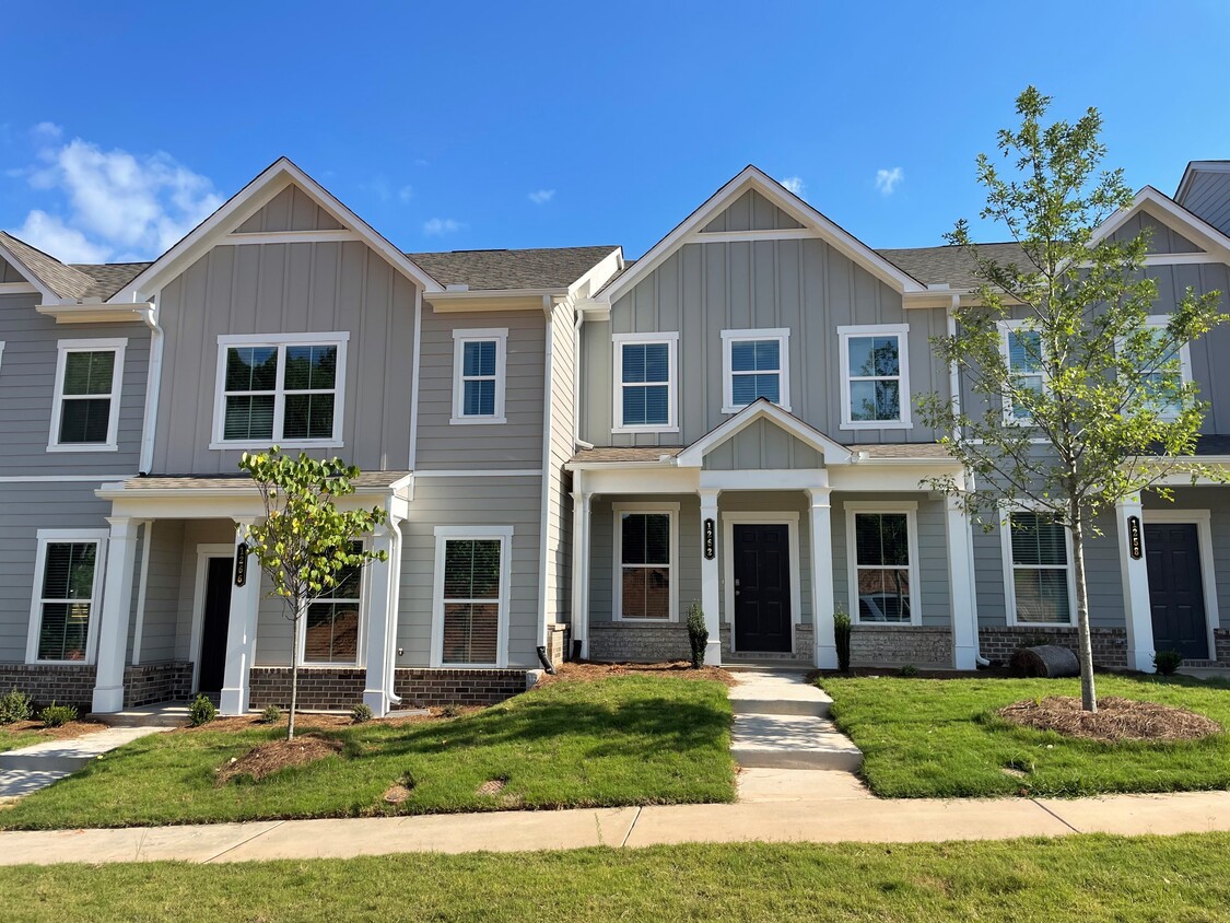 Foto principal - Covey Homes Hunter Trail