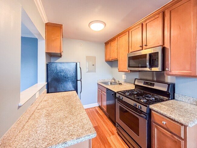 Photo - 610 Main St Townhome