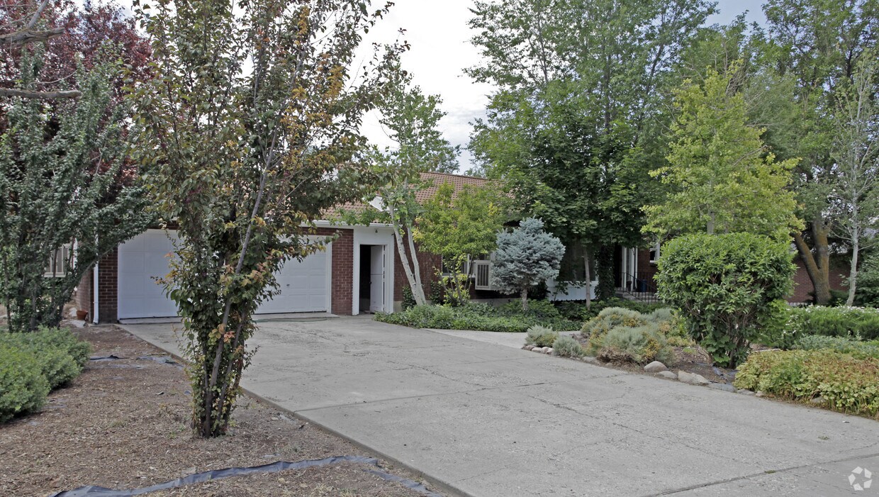 Foto del edificio - 1008 E Hillview Dr