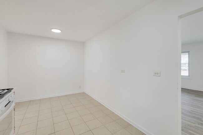 Foto del edificio - 533 Redwood Rd