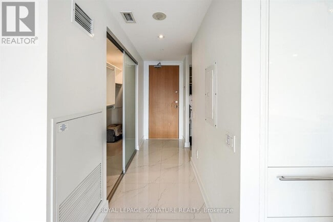 Photo du bâtiment - 629 King St W