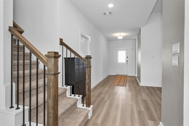 Building Photo - 2127 Heather Rdg Wy