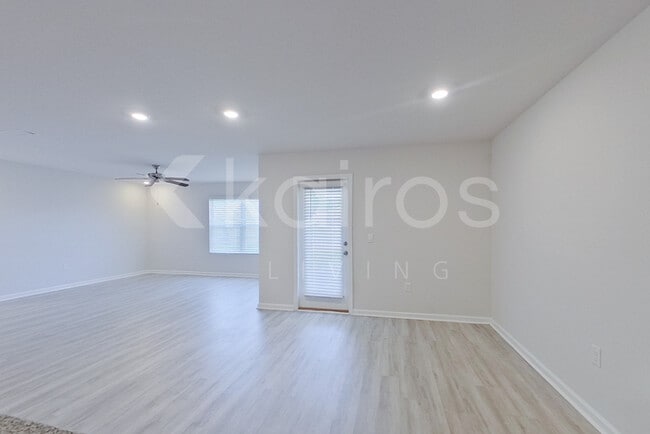 Building Photo - 130 Metalmark Dr