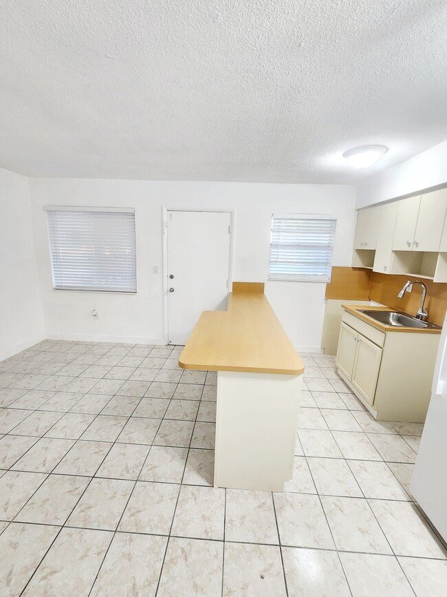 Building Photo - Buena Ventura