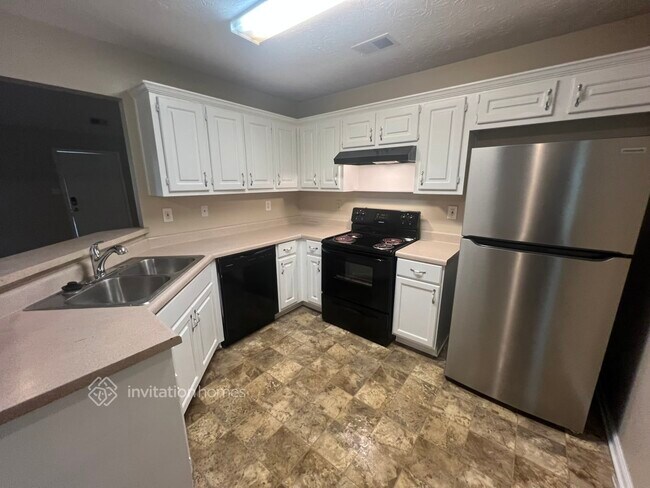 Building Photo - 350 5 Oaks Dr