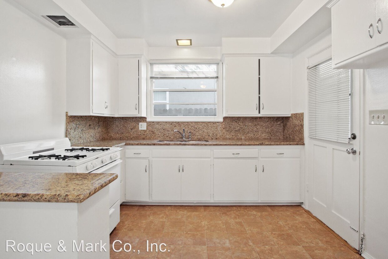 Primary Photo - 1 br, 1 bath Apartment - 1692 Manning/1066...