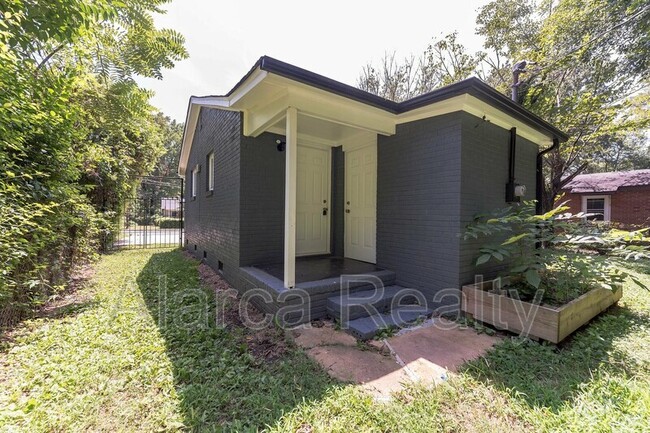 Foto del edificio - 2438 Finchley Dr