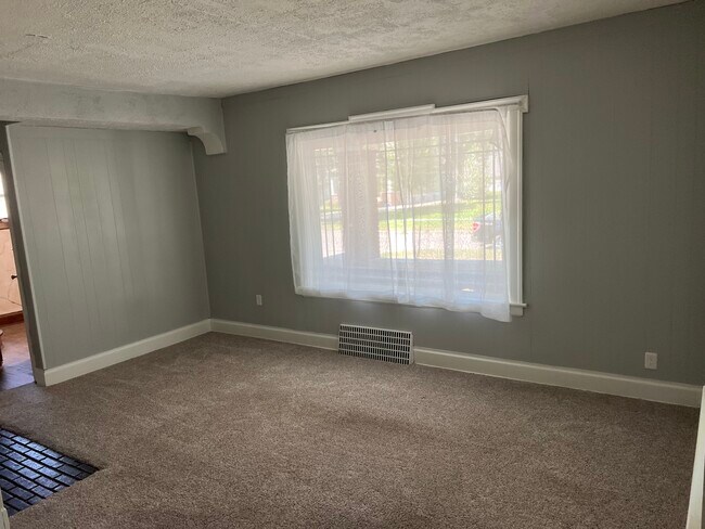Living room - 611 W 10th St