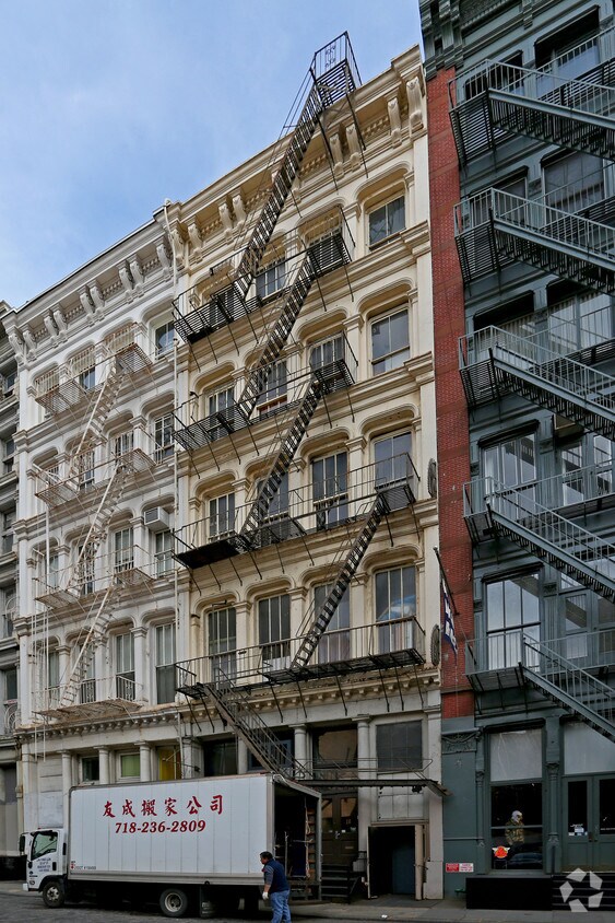 Building Photo - 10 Greene St